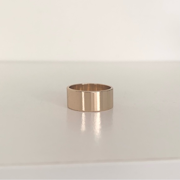 Thick gold band ring comes in a pouch - Picture 6 of 12